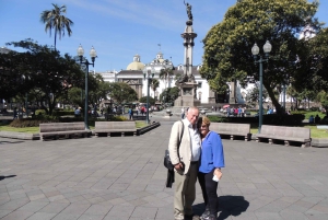 Desde Quito: Teleférico, Museo Intiñan y recorrido por el centro colonial.