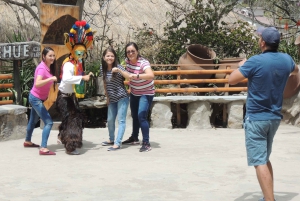 Desde Quito: Teleférico, Museo Intiñan y recorrido por el centro colonial.