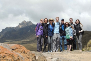 Desde Quito: Teleférico, Museo Intiñan y recorrido por el centro colonial.