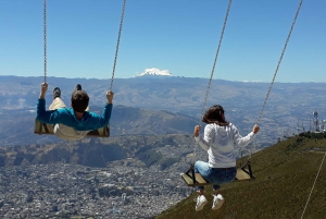 Desde Quito: Teleférico, Museo Intiñan y recorrido por el centro colonial.