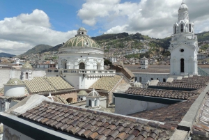 Desde Quito: Teleférico, Museo Intiñan y recorrido por el centro colonial.