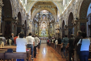 Desde Quito: Teleférico, Museo Intiñan y recorrido por el centro colonial.