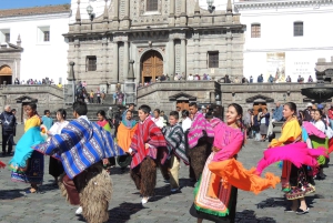Desde Quito: Teleférico, Museo Intiñan y recorrido por el centro colonial.