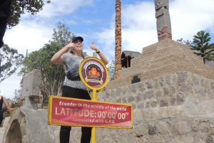 Desde Quito: Teleférico, Museo Intiñan y recorrido por el centro colonial.