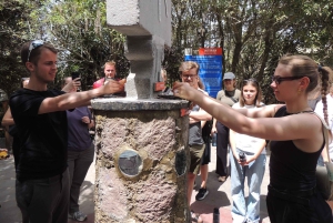 Desde Quito: Teleférico, Museo Intiñan y recorrido por el centro colonial.