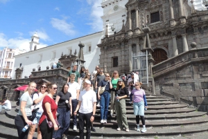 Desde Quito: Teleférico, Museo Intiñan y recorrido por el centro colonial.