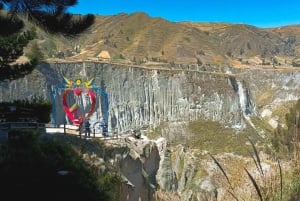 From Quito: Day trip to Quilotoa and Baños with tickets