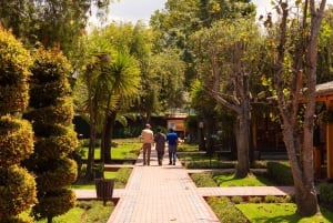 Quitosta: Otavalo-Ponchos-aukio-Peguche vesiputous-museo: Otavalo-Ponchos-aukio-Peguche vesiputous-museo