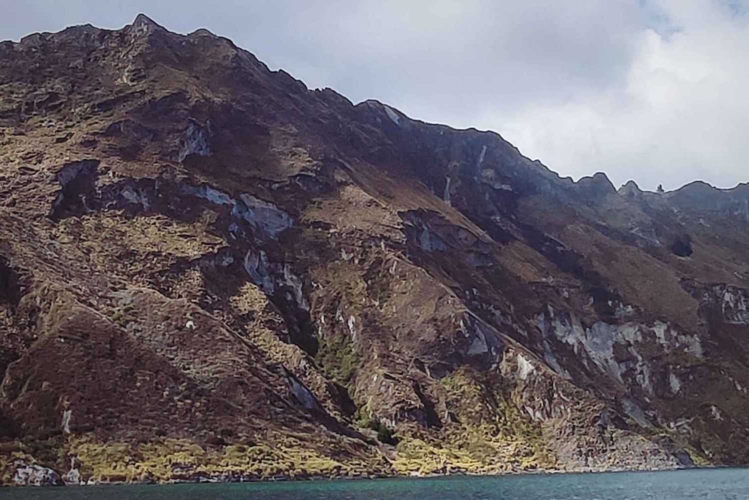 Von Quito aus: Quilotoa Krater Tagestour mit Marktbesuch