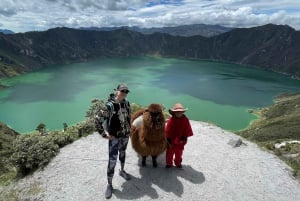 Desde Quito: Tour de día completo por la laguna del Quilotoa con almuerzo