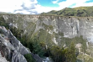 Desde Quito: Tour de día completo por la laguna del Quilotoa con almuerzo