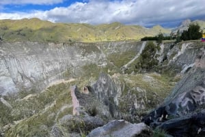 Desde Quito: Tour de día completo por la laguna del Quilotoa con almuerzo