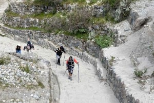 Desde Quito: Tour de día completo por la laguna del Quilotoa con almuerzo