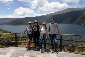 Från Quito: Dagsutflykt till Quilotoasjön och marknader för ursprungsbefolkningar