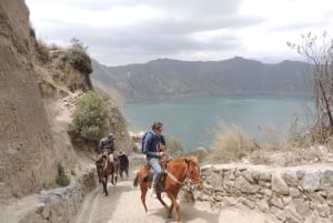 من كيتو: جولة خاصة إلى بحيرة كويلوتوا مع النقل والغداء