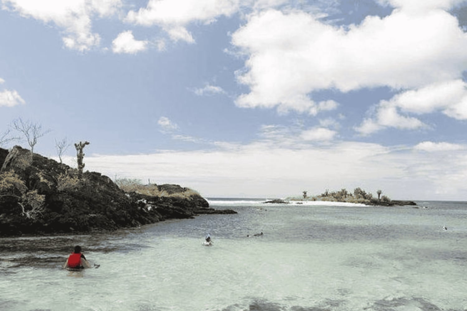 Полнодневная экскурсия на остров Флореана и в пещеру пиратов