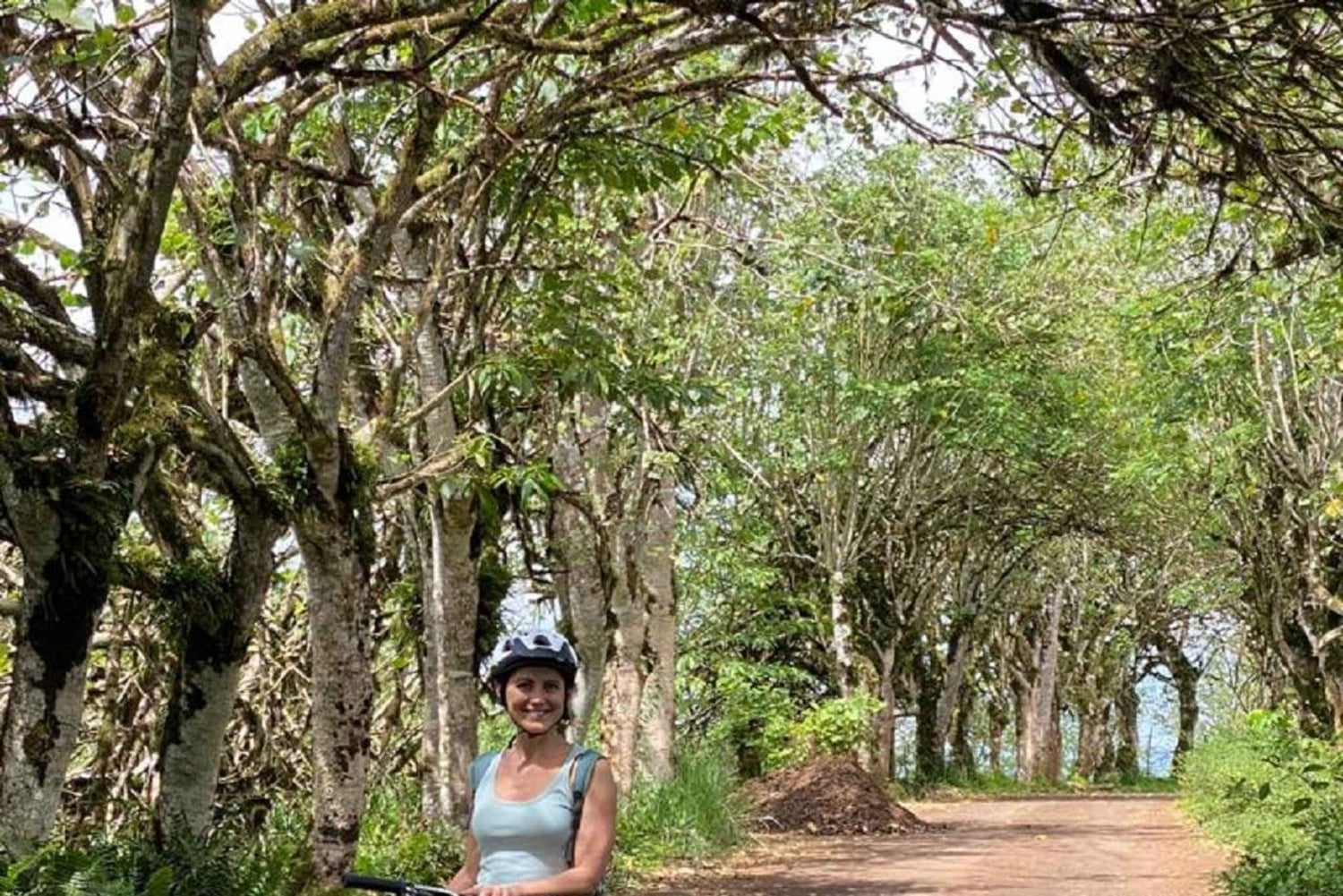 غالاباغوس، روتا إن بالدراجة الإلكترونية + تورتوغاس جيجانتس ولافا تونيلس