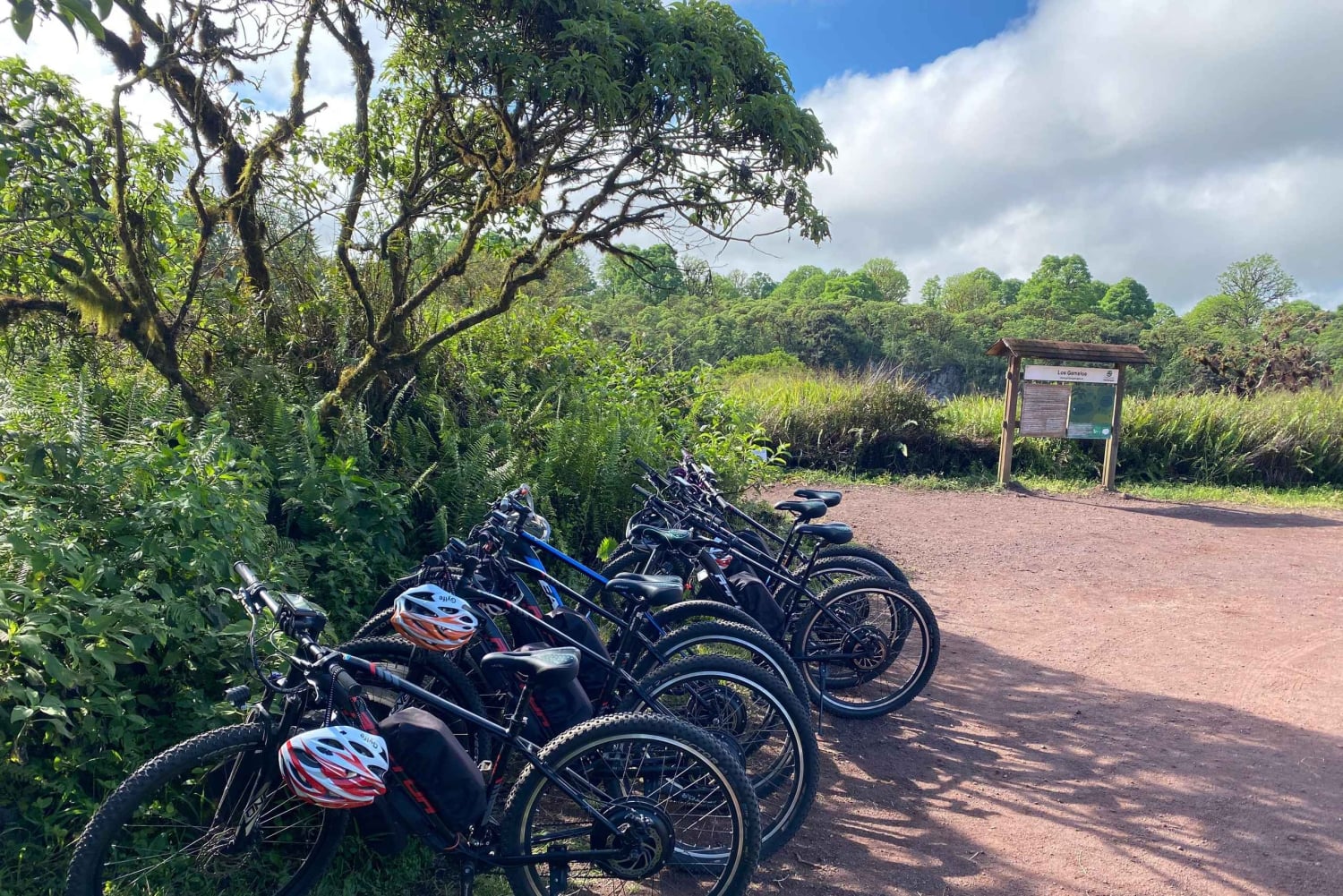 غالاباغوس، روتا إن بالدراجة الإلكترونية + تورتوغاس جيجانتس ولافا تونيلس