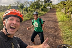 Galápagossaaret: Pyöräile San Cristóbalin saarella ja uimassa