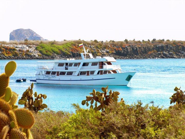 Galapagos  Voyager Yacht
