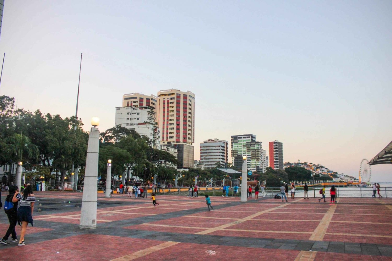 Excursão a pé autoguiada pelos pontos de referência de Guayaquil.