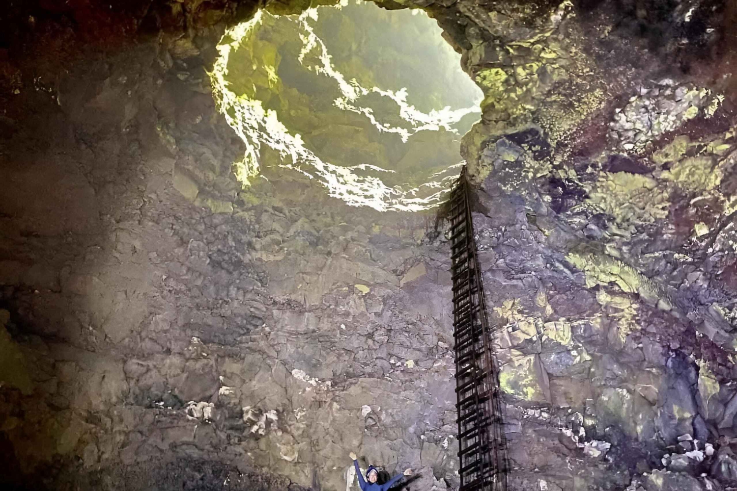 Excursión de Rapel de Medio Día en el Volcán Trillizos - Isla Isabela