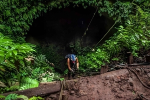Excursión de Rapel de Medio Día en el Volcán Trillizos - Isla Isabela