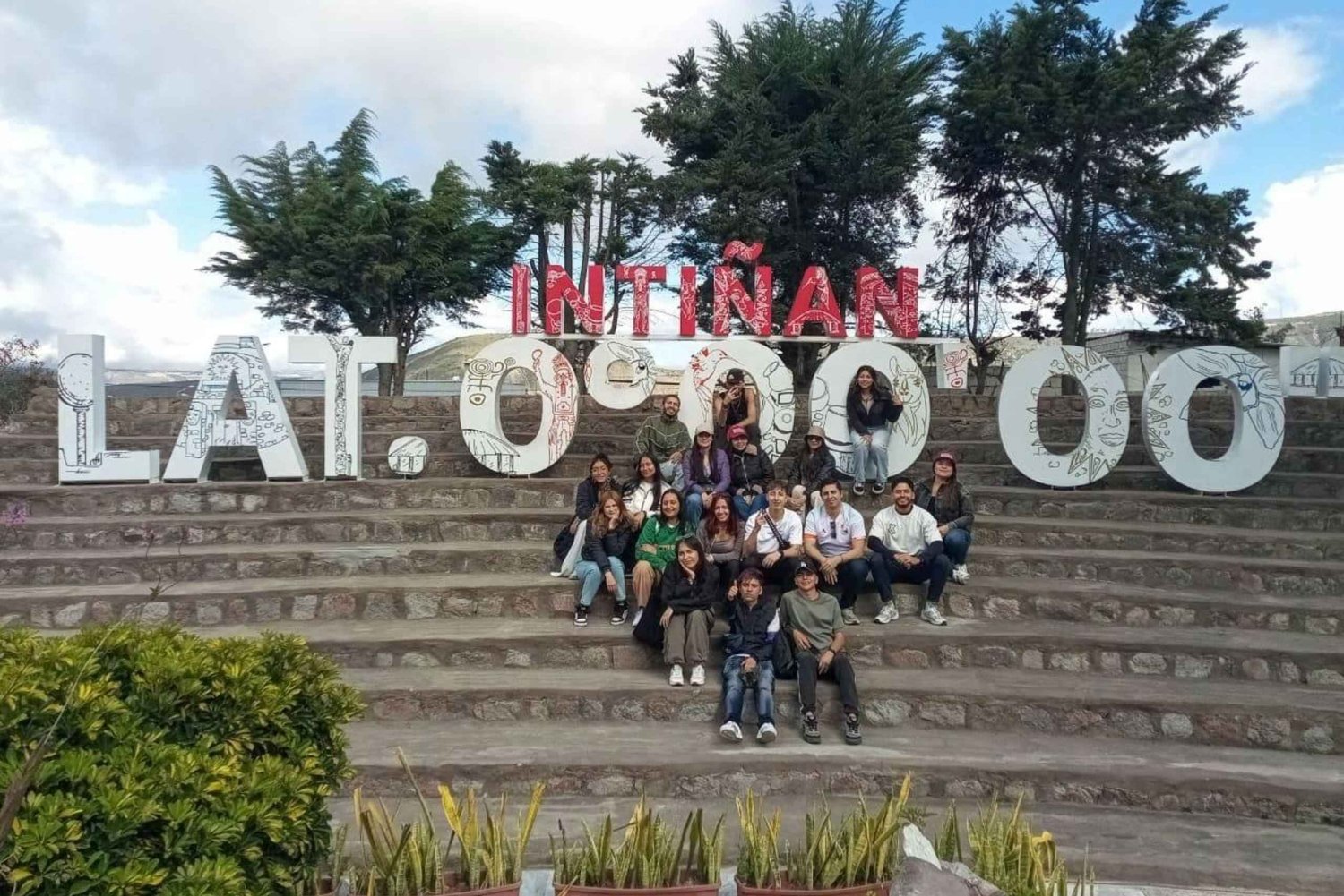 Quito: Historic Center + Cacao Experience + Intiñan Museum + Pululahua