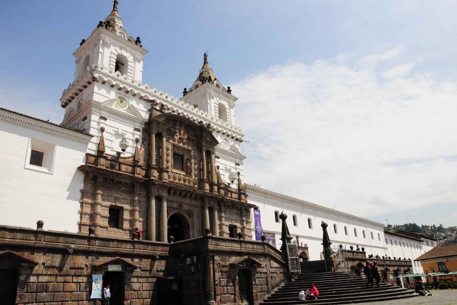 Den historiske by Quito og midten af verden