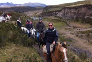 Quito : Randonnée à cheval dans le parc national du Cotopaxi avec déjeuner