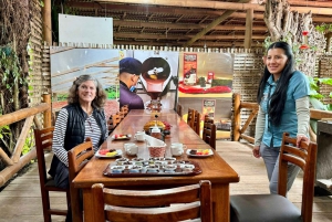 Mindo Cloud Forest Uccelli Farfalle cascate cioccolato...