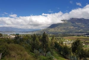 Otavalo och vattenfallet Peguche