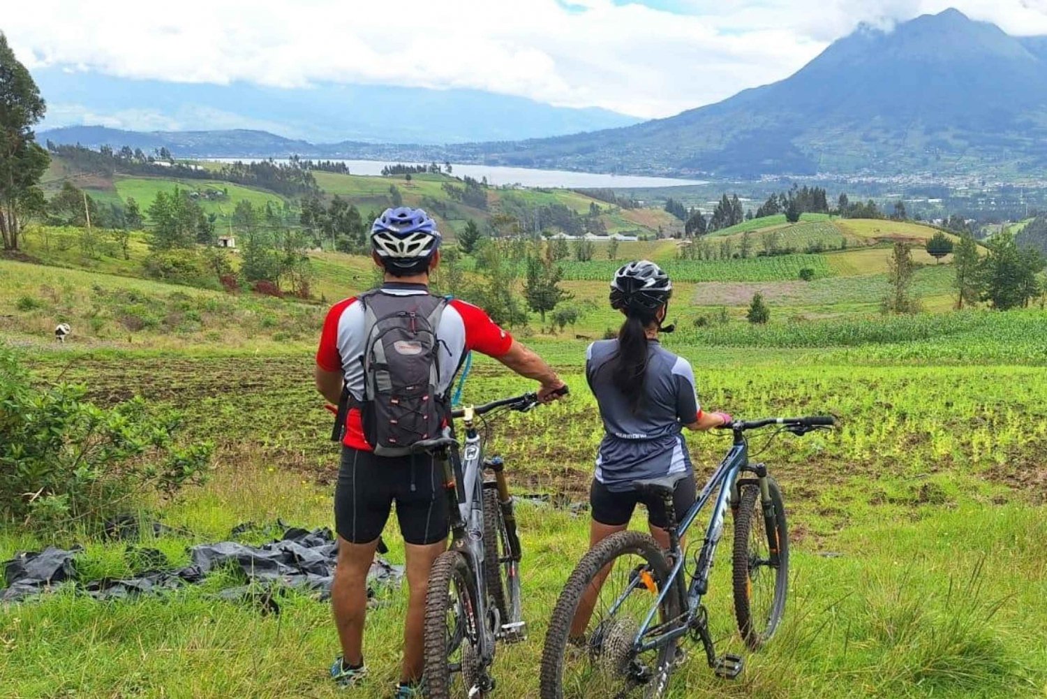 Otavalo: tour in bicicletta, cascata di Peguche e città degli sciamani