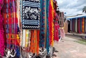 Dagsutflykt till Otavalos marknad, vattenfallet Peguche och Cotacachi