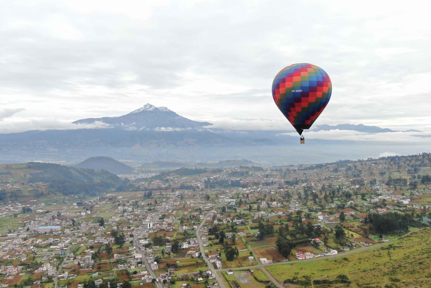 Otavalo: Passeio de balão de ar quente ao nascer do sol sobre o Lago San Pablo