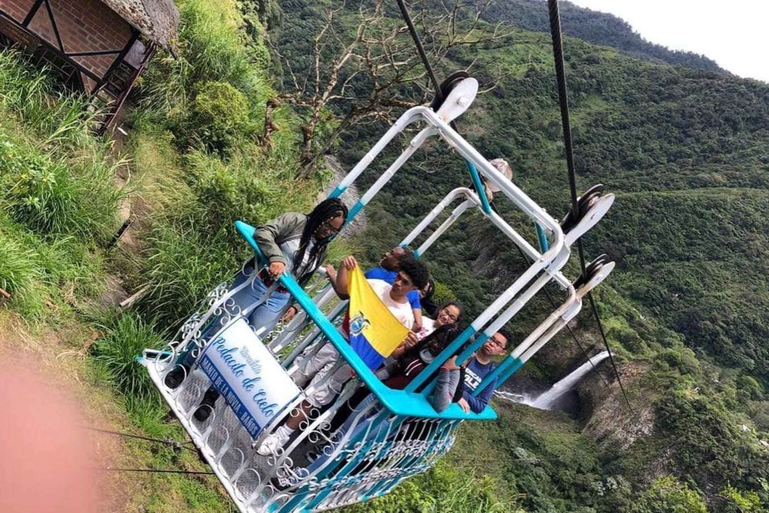 パイロン デル ディアブロと滝のルート - 3 時間ツアー Chiva Turística