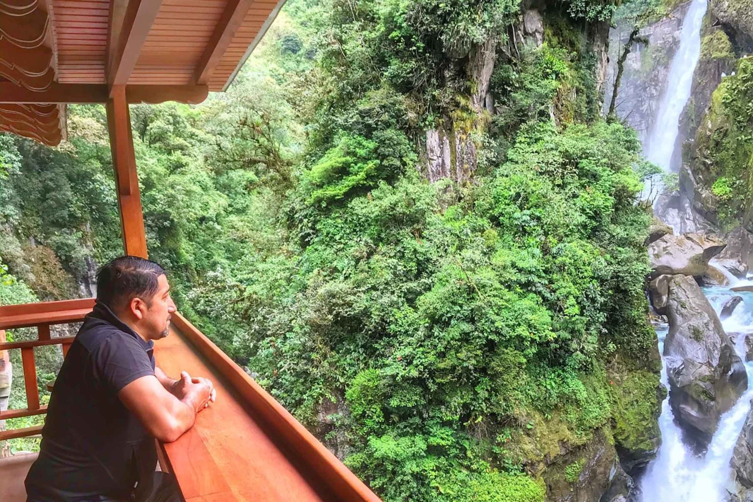 パイロン デル ディアブロと滝のルート - 3 時間ツアー Chiva Turística