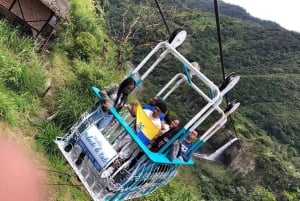 パイロン デル ディアブロと滝のルート - 3 時間ツアー Chiva Turística