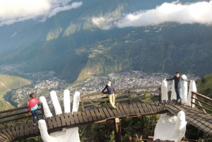 Pailon Del Diablo & Waterfalls Route + Mano de Dios + Tree House Ec.