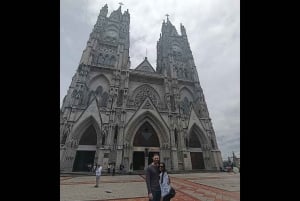 VISITE PRIVÉE ET EXCLUSIVE DE LA VILLE : Quito coloniale, téléphérique, Mitad del Mundo