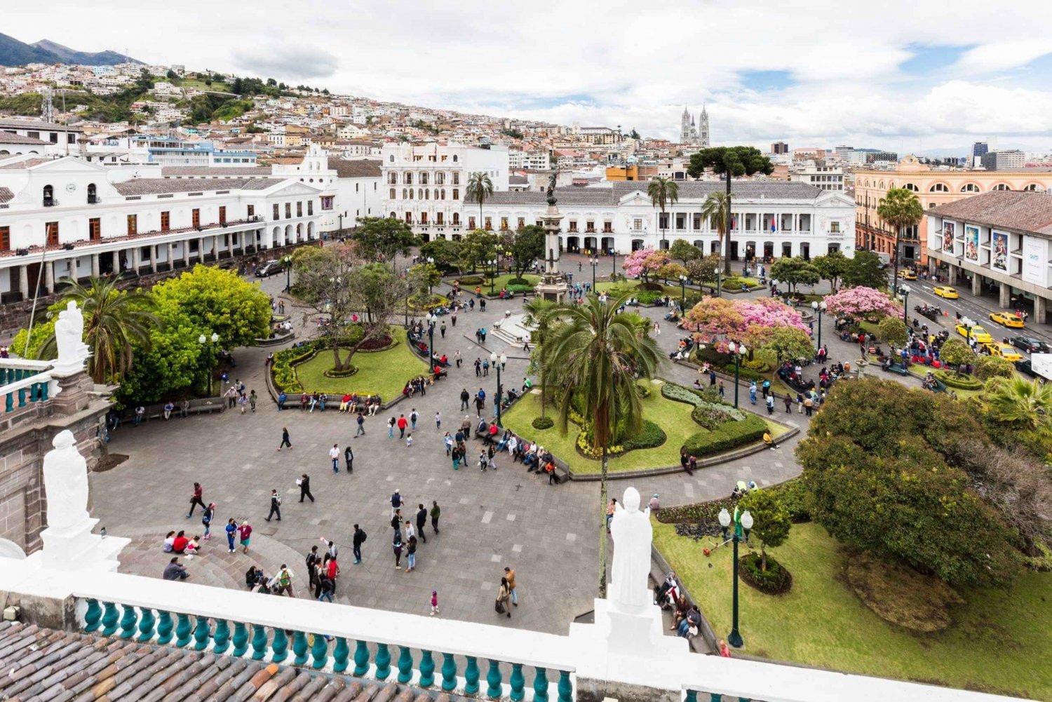 PRIVATE TOUR, City tour Quito with Cable Car and Mitad del Mundo