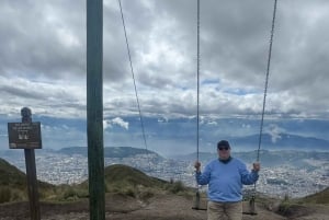 VISITE PRIVÉE ET EXCLUSIVE DE LA VILLE : Quito coloniale, téléphérique, Mitad del Mundo