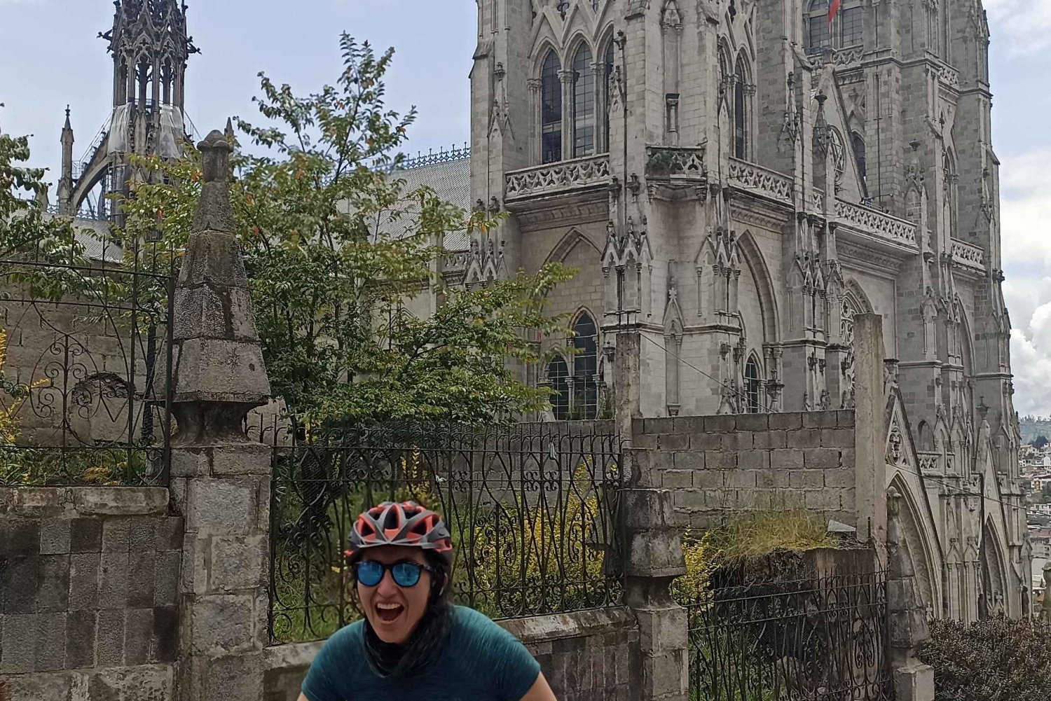 キト：360°自転車ツアー