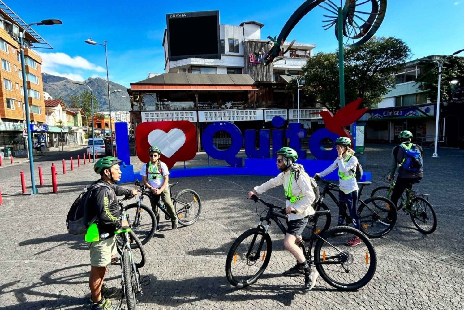 QUITO: En heldags cykeltur, mad, kultur og historie