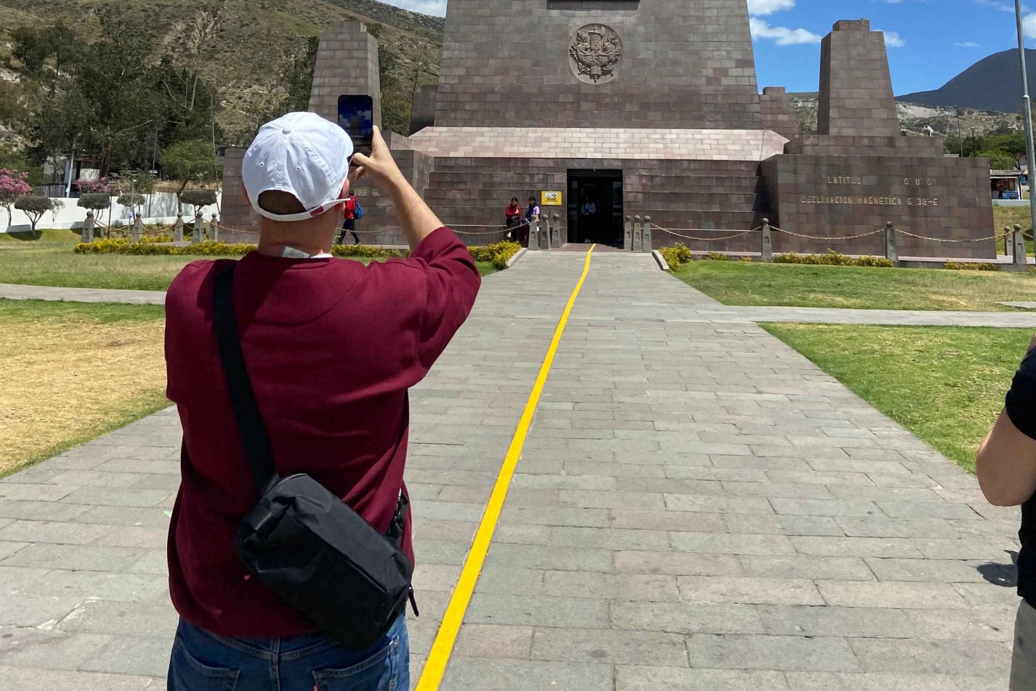 Quito: odbiór z lotniska i wizyta w środku świata