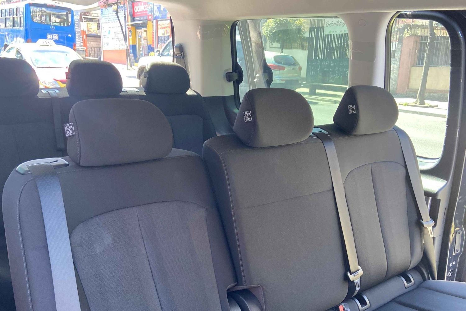 Quito: Airport Transfer and City Highlights Tour