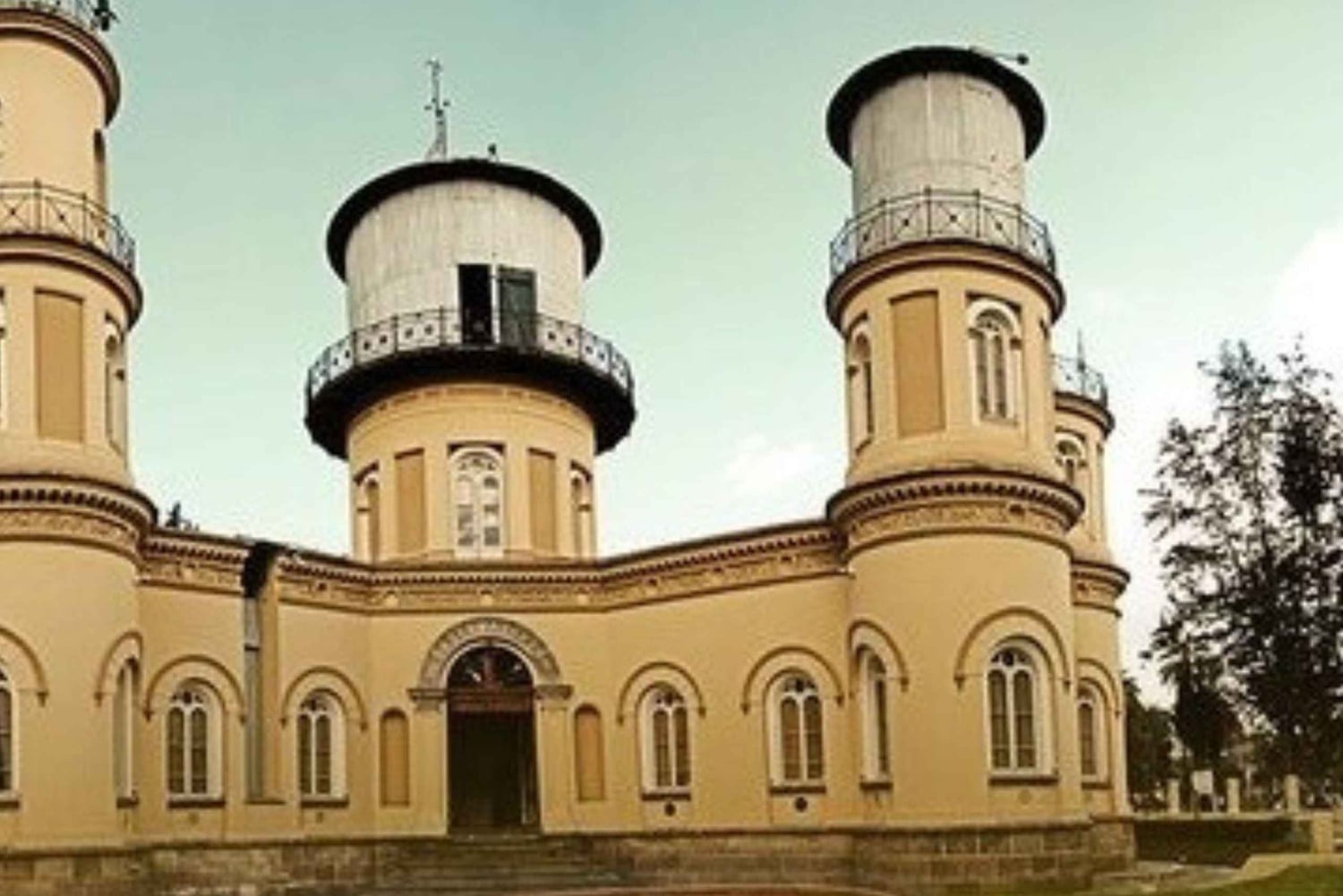 Quito: På cykel, utsiktsplats, marknader, parker, Basílica del Voto Nacional