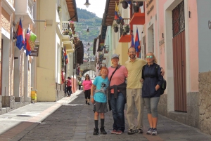 Quito: City Highlights Private Guided Tour & Food Tasting