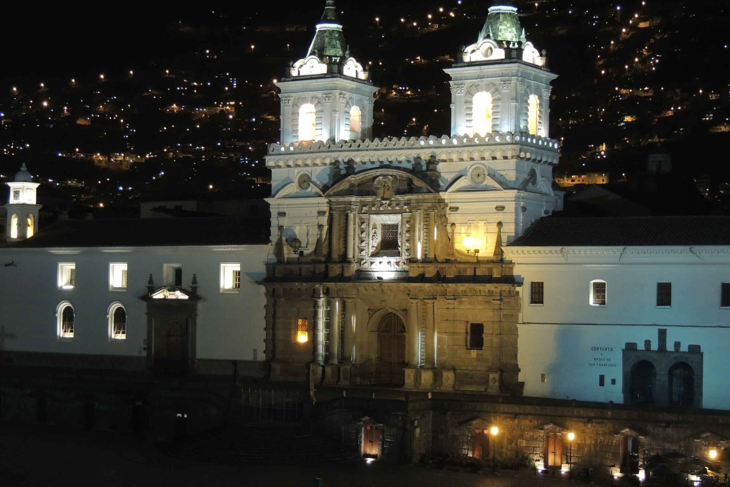 كيتو: جولة سير ليلية مصحوبة بمرشدين لمشاهدة معالم المدينة