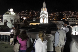 Quito: Visita guiada nocturna a pie por la ciudad